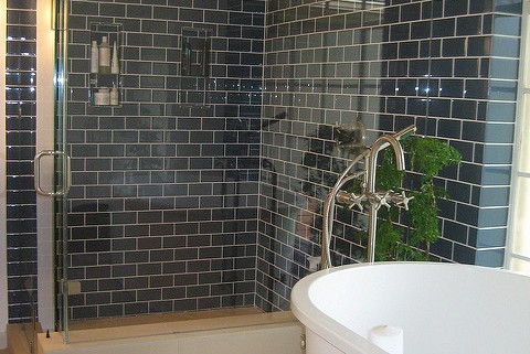 Glass trends for bathrooms