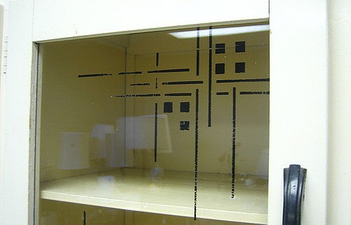 Intrigued by glass cabinet fronts? Us too!