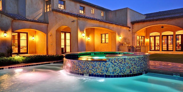 Glass design trends: Outdoor rooms