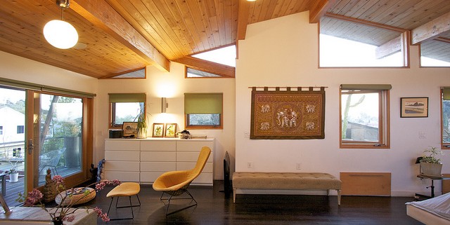 How glass can work with a vaulted ceiling